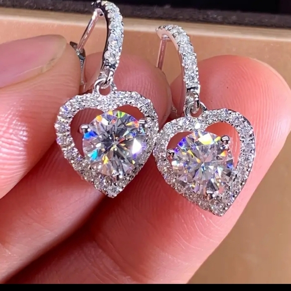 Elegant Silver Heart Earrings - Picture 1 of 7